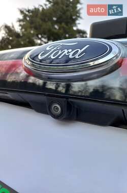Позашляховик / Кросовер Ford Edge 2017 в 