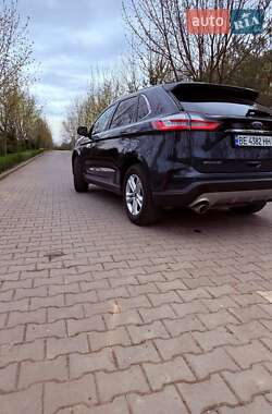 Позашляховик / Кросовер Ford Edge 2019 в 