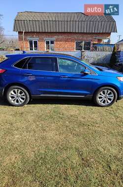Позашляховик / Кросовер Ford Edge 2019 в 