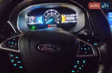 Внедорожник / Кроссовер Ford Edge 2016 в 