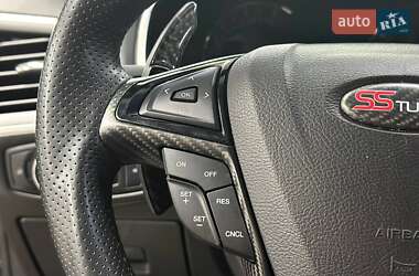 Позашляховик / Кросовер Ford Edge 2016 в 