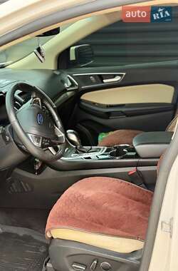 Внедорожник / Кроссовер Ford Edge 2017 в 