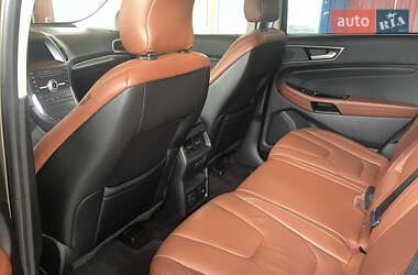 Позашляховик / Кросовер Ford Edge 2019 в 