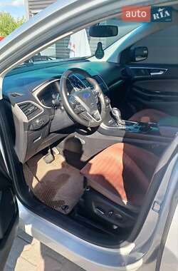 Позашляховик / Кросовер Ford Edge 2016 в 