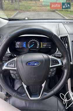 Внедорожник / Кроссовер Ford Edge 2016 в 