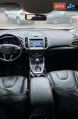 Позашляховик / Кросовер Ford Edge 2016 в 