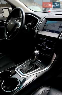 Позашляховик / Кросовер Ford Edge 2016 в 