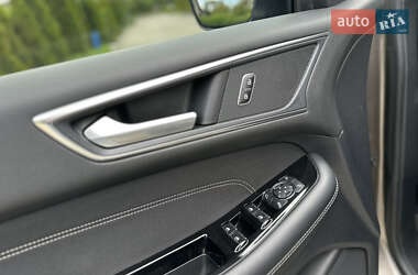 Позашляховик / Кросовер Ford Edge 2019 в 