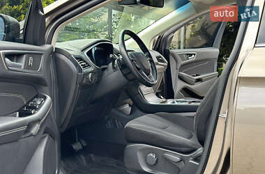 Позашляховик / Кросовер Ford Edge 2019 в 