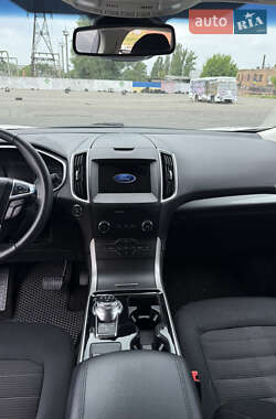 Позашляховик / Кросовер Ford Edge 2019 в 