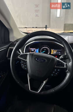 Внедорожник / Кроссовер Ford Edge 2016 в 