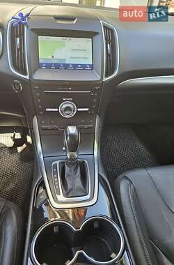 Внедорожник / Кроссовер Ford Edge 2017 в 