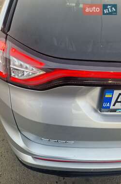 Позашляховик / Кросовер Ford Edge 2016 в 
