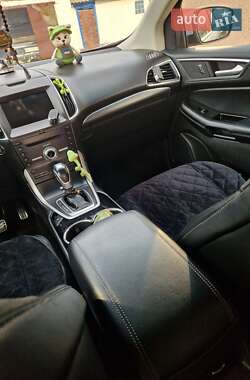 Позашляховик / Кросовер Ford Edge 2016 в 