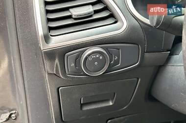 Внедорожник / Кроссовер Ford Edge 2015 в 