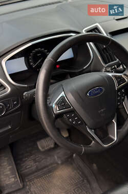 Позашляховик / Кросовер Ford Edge 2015 в 