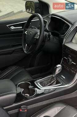 Позашляховик / Кросовер Ford Edge 2015 в 