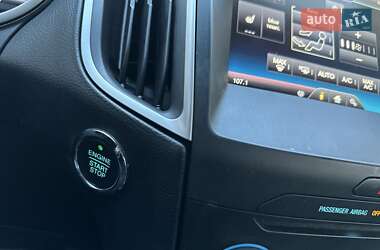 Позашляховик / Кросовер Ford Edge 2015 в 
