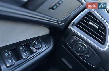 Позашляховик / Кросовер Ford Edge 2015 в 