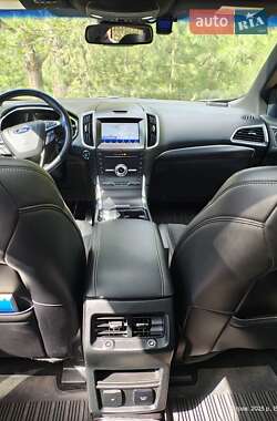 Позашляховик / Кросовер Ford Edge 2019 в 