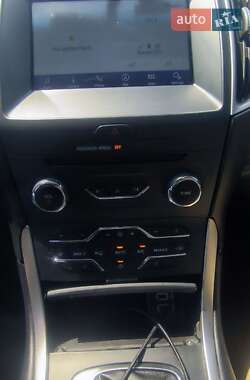 Внедорожник / Кроссовер Ford Edge 2017 в 