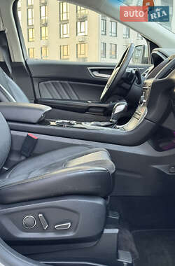 Внедорожник / Кроссовер Ford Edge 2015 в 
