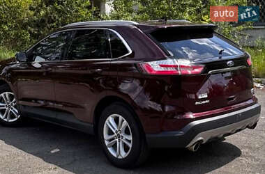 Позашляховик / Кросовер Ford Edge 2019 в 