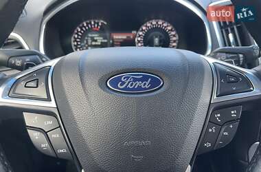 Позашляховик / Кросовер Ford Edge 2016 в 