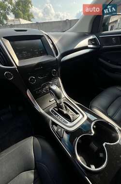 Позашляховик / Кросовер Ford Edge 2015 в 