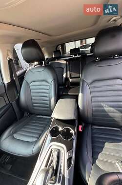 Позашляховик / Кросовер Ford Edge 2015 в 