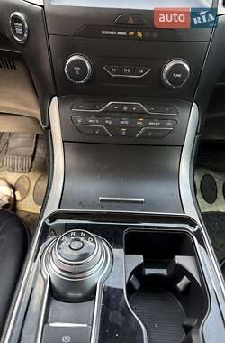 Внедорожник / Кроссовер Ford Edge 2019 в 