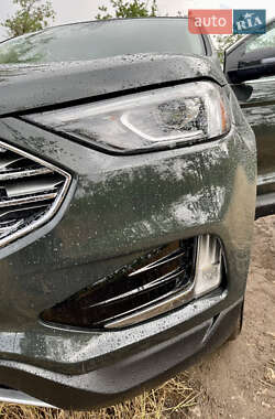 Позашляховик / Кросовер Ford Edge 2022 в 