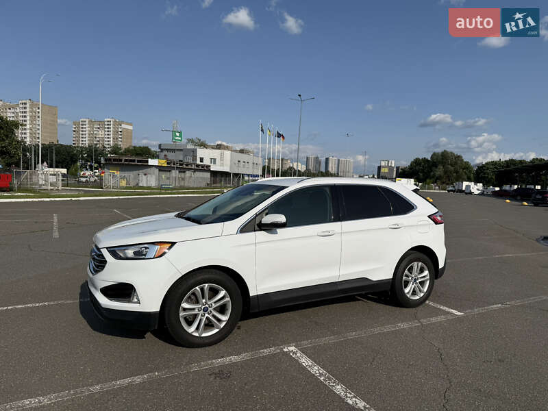 Позашляховик / Кросовер Ford Edge 2019 в 