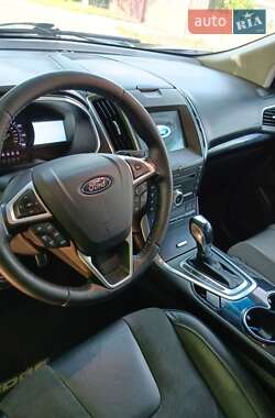 Внедорожник / Кроссовер Ford Edge 2016 в 