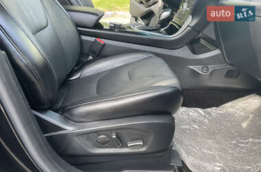 Внедорожник / Кроссовер Ford Edge 2018 в 