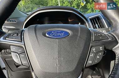 Внедорожник / Кроссовер Ford Edge 2017 в 