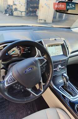 Внедорожник / Кроссовер Ford Edge 2018 в 