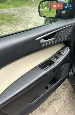 Внедорожник / Кроссовер Ford Edge 2015 в 