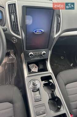 Позашляховик / Кросовер Ford Edge 2023 в 
