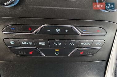 Внедорожник / Кроссовер Ford Edge 2018 в 