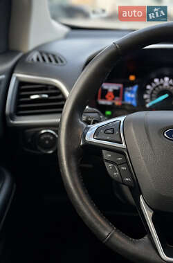 Внедорожник / Кроссовер Ford Edge 2015 в 