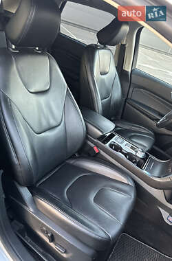 Внедорожник / Кроссовер Ford Edge 2019 в 