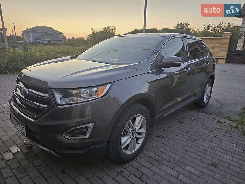 Позашляховик / Кросовер Ford Edge 2015 в 