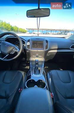 Внедорожник / Кроссовер Ford Edge 2015 в 