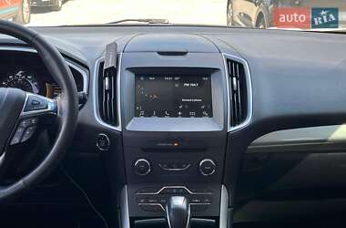 Позашляховик / Кросовер Ford Edge 2017 в 