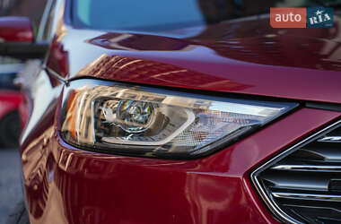 Позашляховик / Кросовер Ford Edge 2019 в 