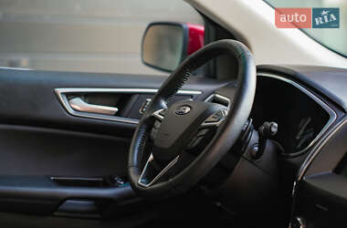 Позашляховик / Кросовер Ford Edge 2019 в 