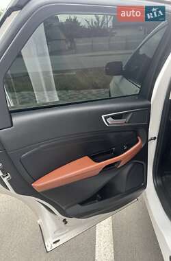 Позашляховик / Кросовер Ford Edge 2018 в 