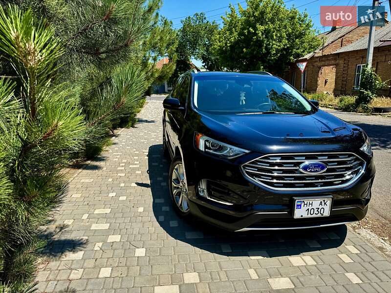 Внедорожник / Кроссовер Ford Edge 2019 в 