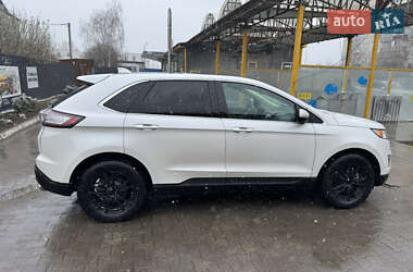 Позашляховик / Кросовер Ford Edge 2015 в 